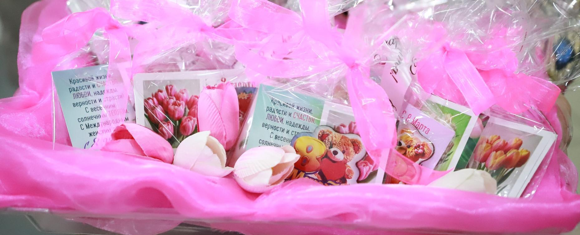 Весеннее настроение в РТСУ: в университете поздравили женщин с наступающим праздником