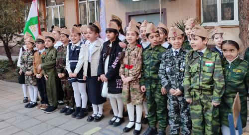 Торжественная линейка в СОШ РТСУ ко Дню защитника Отечества и Дню национальной армии