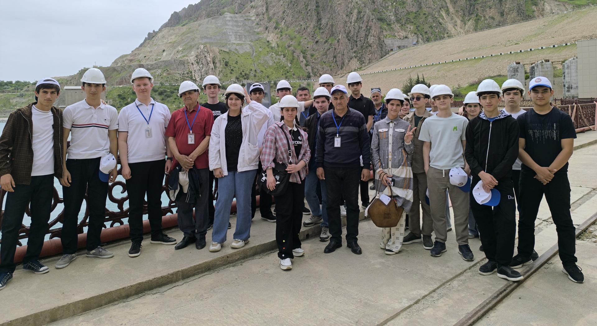 Школьники СОШ РТСУ в Кулябе посетили Сангтудинскую ГЭС-1