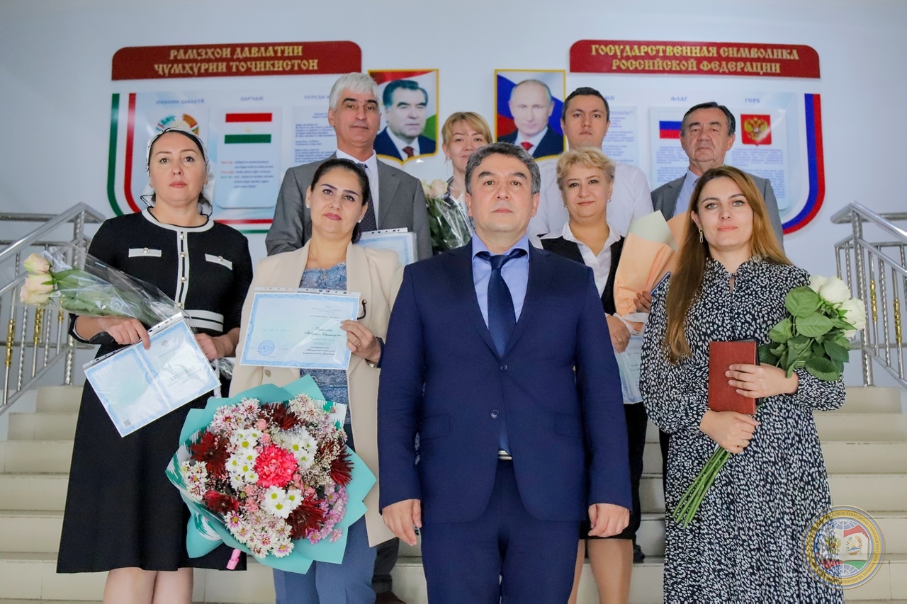 Торжественное вручение документов о присвоении ученых степеней и званий