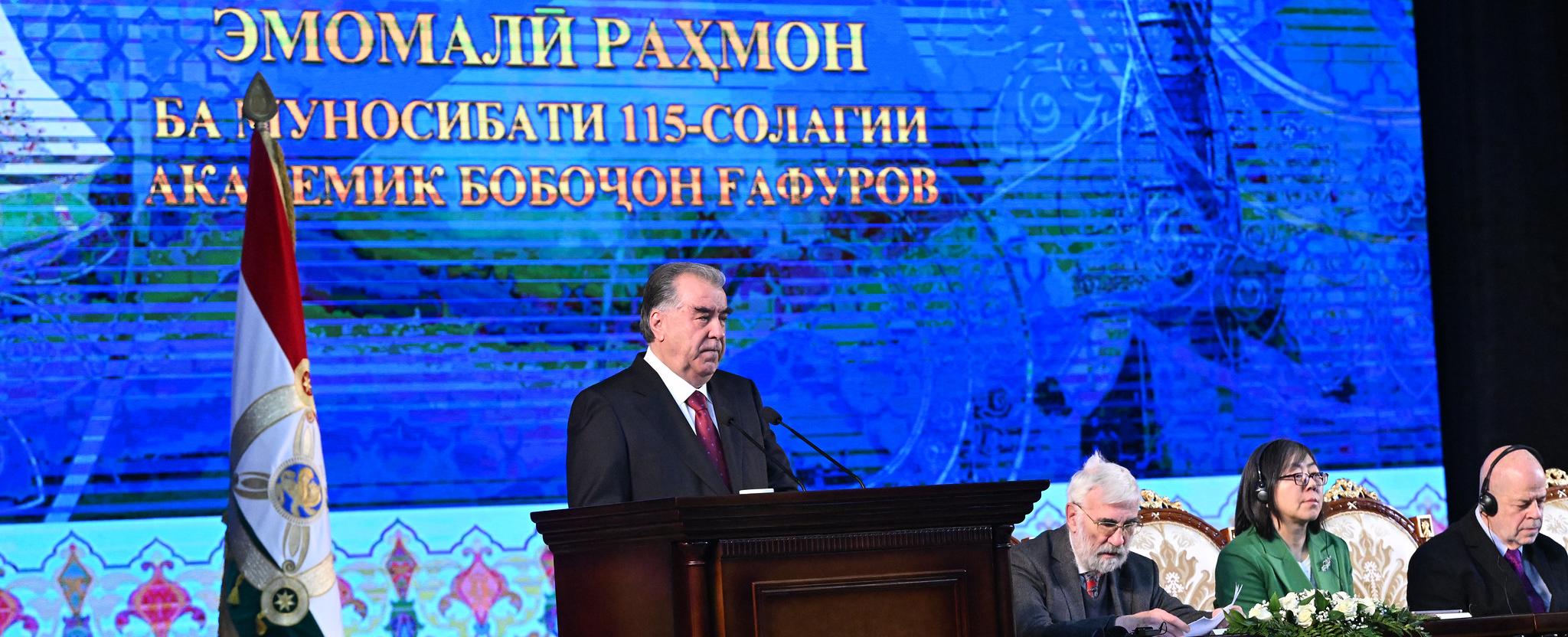 Студенты-историки просмотрели симпозиум в режиме онлайн
