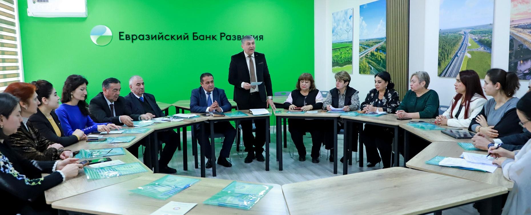 В РТСУ обсудили пути развития инноваций в сфере услуг Таджикистана