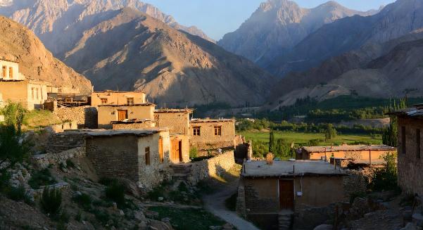 Таассурот аз “Қиссаи паҳлавон Девлох  ва Сафари “Каҷала”