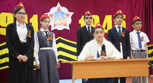 Связь поколений: в школе РТСУ в Кулябе прошёл торжественный концерт, посвящённый Дню Победы