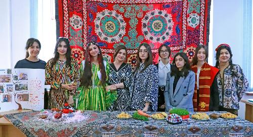 На факультете иностранных языков РТСУ отметили праздник Навруз