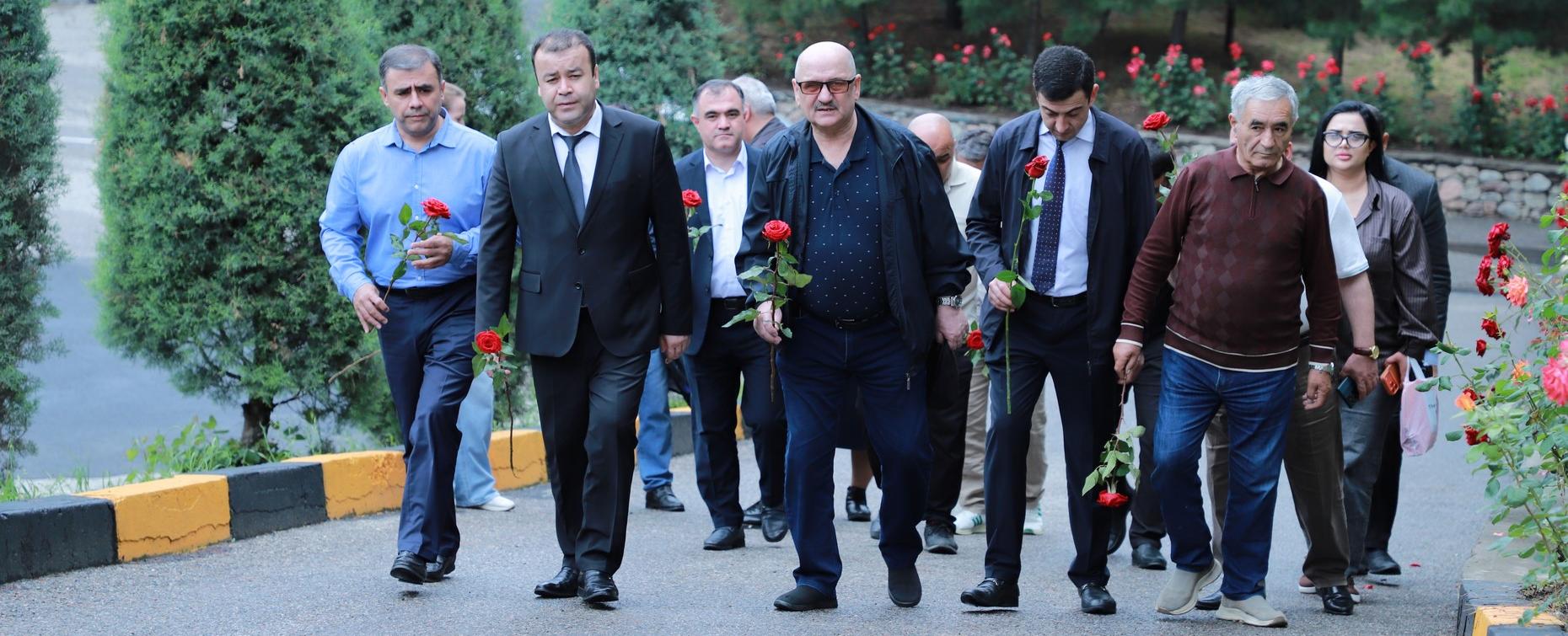 Делегация РТСУ почтила память выдающихся сынов таджикского народа