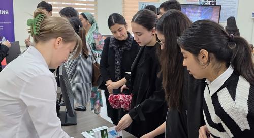 Школьники РТСУ на международной выставке по финансовой безопасности в Душанбе