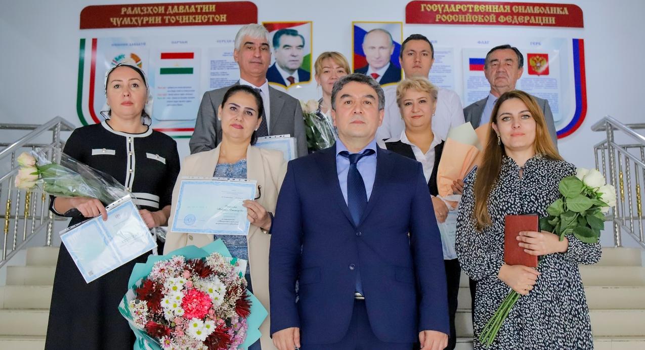 Торжественное вручение документов о присвоении ученых степеней и званий